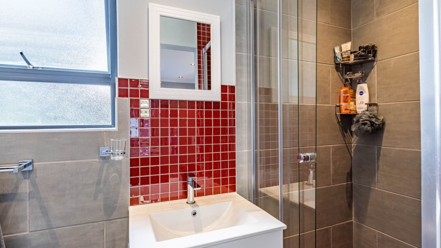 3 Bedroom Property for Sale in Lakeside Western Cape